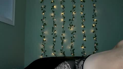 Snapshot of lovingsummer chatting on 11/06/25, 10:43 Summer online show from 11/06/25, 10:43