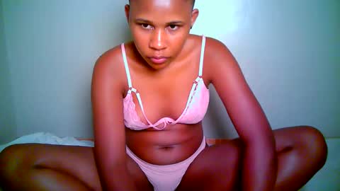 Snapshot of lovly_kam chatting on 10/24/25, 07:54 lovly_kam online show from 10/24/25, 07:54