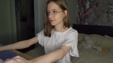 Snapshot of lowress chatting on 03/10/25, 05:29 Karmell online show from 03/10/25, 05:29