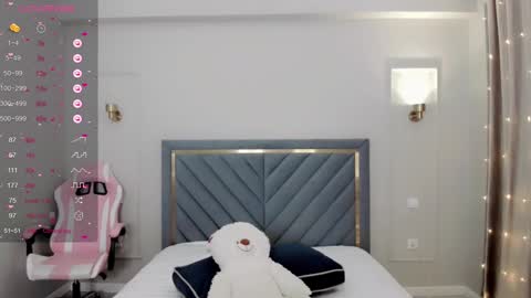 lu_mina online show from 01/11/25, 09:25