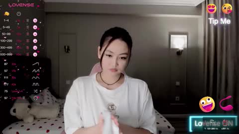 lu_mina online show from 10/13/25, 12:54