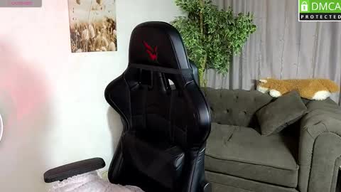 Snapshot of lu_muon chatting on 10/12/25, 01:48 lu_muon online show from 10/12/25, 01:48