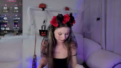 Snapshot of lua__19 chatting on 10/27/25, 02:10 Lua online show from 10/27/25, 02:10