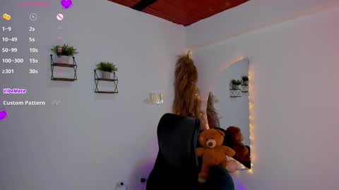 Snapshot of luanabonasx chatting on 01/18/25, 12:04 Luana online show from 01/18/25, 12:04