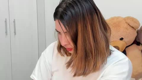 luara__01__lecat_1 online show from 09/19/25, 01:40