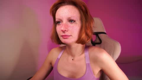 Snapshot of lubafox chatting on 10/22/25, 06:40 Luba online show from 10/22/25, 06:40