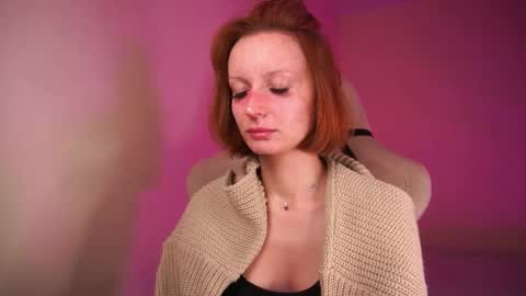 Snapshot of lubafox chatting on 10/23/25, 07:12 Luba online show from 10/23/25, 07:12