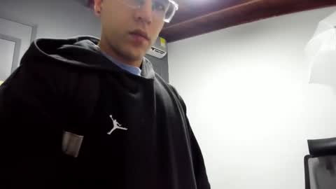 luca_morettii online show from 10/19/25, 12:06