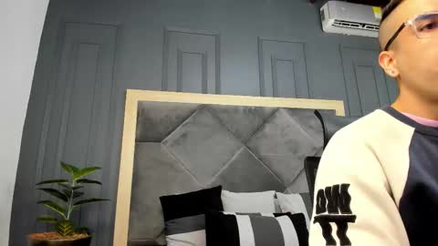 luca_morettii online show from 11/01/25, 12:07