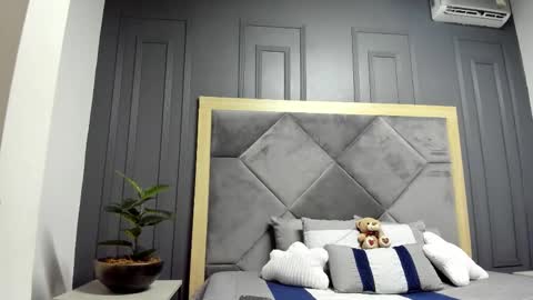 luca_morettii online show from 11/18/25, 12:20