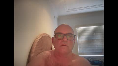 Snapshot of lucas10004 chatting on 12/27/24, 01:32 lucas10004 online show from 12/27/24, 01:32