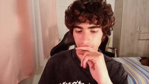 lucas_xo online show from 10/07/25, 06:21