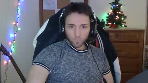 Snapshot of lucasbacon13 chatting on 12/13/24, 01:01 lucasbacon13 online show from 12/13/24, 01:01