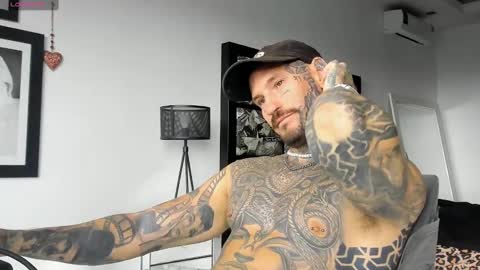 Snapshot of lucasexclusive chatting on 01/11/25, 03:55 lucasexclusive online show from 01/11/25, 03:55