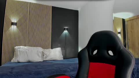 Snapshot of luccylee chatting on 12/12/24, 03:37 online show from 12/12/24, 03:37