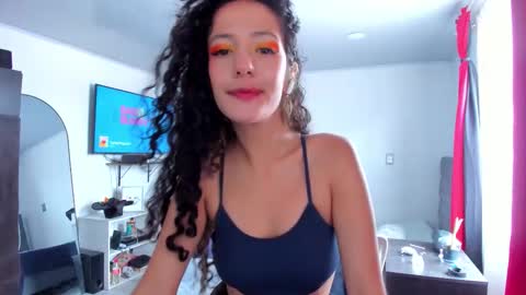 Lucia online show from 11/03/25, 03:57