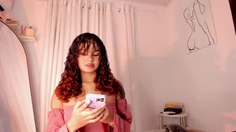 Snapshot of lucia_lee_ chatting on 01/06/25, 06:10 Lucia online show from 01/06/25, 06:10