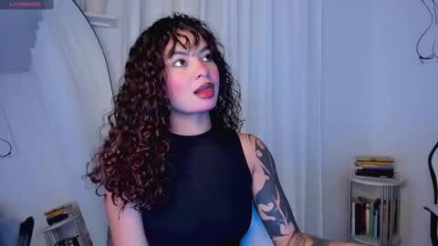 Snapshot of lucia_lee_ chatting on 02/10/25, 07:07 Lucia online show from 02/10/25, 07:07