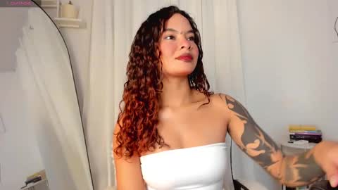 Snapshot of lucia_lee_ chatting on 03/06/25, 07:54 Lucia online show from 03/06/25, 07:54