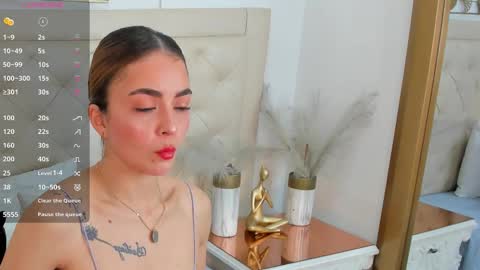 lucia_lorenz online show from 11/04/25, 11:20