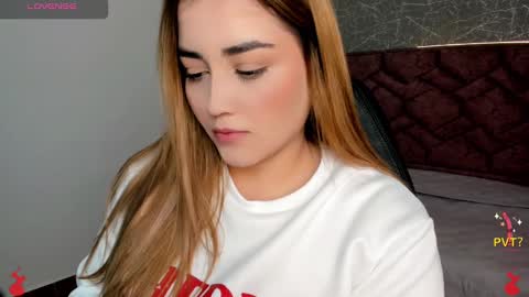 Snapshot of lucia_star_ chatting on 01/11/25, 11:45 lucia star online show from 01/11/25, 11:45