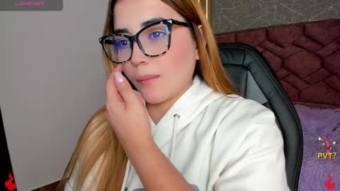 Snapshot of lucia_star_ chatting on 01/21/25, 06:12 lucia star online show from 01/21/25, 06:12
