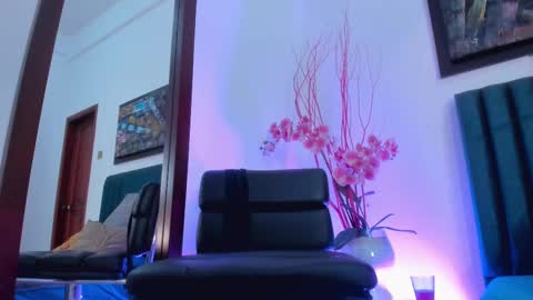 Snapshot of luciaferrero chatting on 02/18/25, 09:42 LuciaFerrero online show from 02/18/25, 09:42