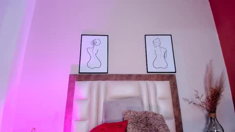 Snapshot of luciaferrero chatting on 02/20/25, 12:30 LuciaFerrero online show from 02/20/25, 12:30