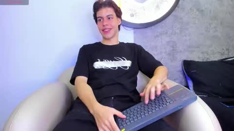 lucian_greyy online show from 10/25/25, 04:20