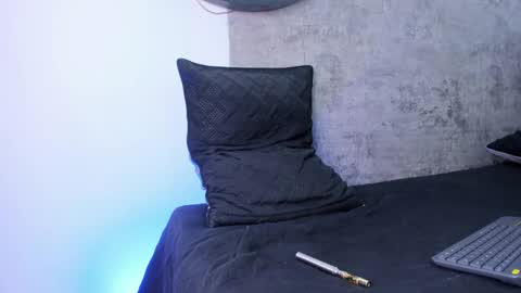 lucian_greyy online show from 11/13/25, 04:55