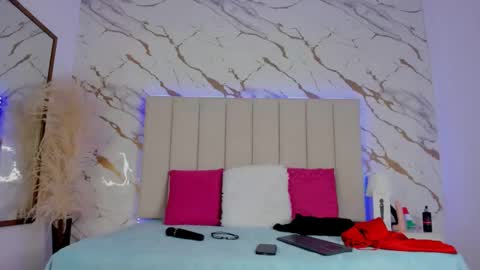 luciana_brown_ online show from 11/04/25, 08:19