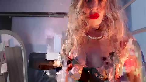 Snapshot of luciana_evaans chatting on 03/07/25, 06:43 Luciana Evans online show from 03/07/25, 06:43