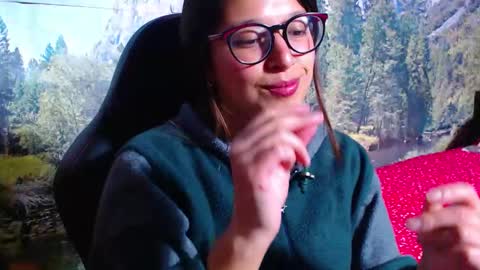 Snapshot of lucianahalen chatting on 11/05/25, 04:01 Lucy online show from 11/05/25, 04:01