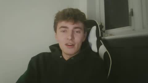Snapshot of luciancrowe chatting on 01/30/25, 05:28 Lucian online show from 01/30/25, 05:28