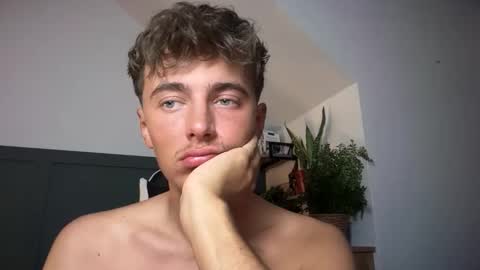 Snapshot of luciancrowe chatting on 09/16/25, 11:28 Lucian online show from 09/16/25, 11:28