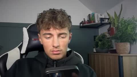 Snapshot of luciancrowe chatting on 09/21/25, 04:41 Lucian online show from 09/21/25, 04:41