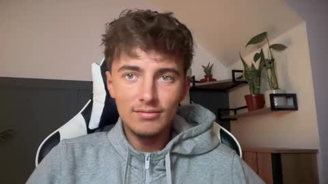 Snapshot of luciancrowe chatting on 09/22/25, 07:49 Lucian online show from 09/22/25, 07:49
