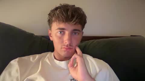 Snapshot of luciancrowe chatting on 10/01/25, 01:55 Lucian online show from 10/01/25, 01:55