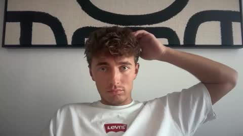 Snapshot of luciancrowe chatting on 10/10/25, 12:15 Lucian online show from 10/10/25, 12:15