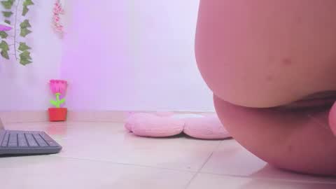 Snapshot of lucie_angel chatting on 10/31/25, 01:34 Lucie Grey online show from 10/31/25, 01:34