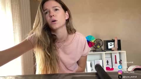 Snapshot of lucie_hot chatting on 09/22/25, 01:02 Lucie hot follow me on online show from 09/22/25, 01:02