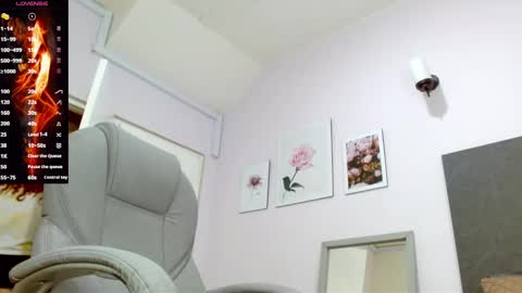 Snapshot of lucie_nicolls chatting on 01/21/25, 12:36 Lucie online show from 01/21/25, 12:36
