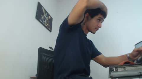 Snapshot of lucifferr_ chatting on 02/21/25, 06:04 leonel online show from 02/21/25, 06:04