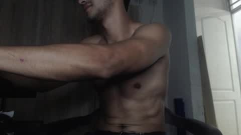 Snapshot of lucifferr_ chatting on 09/30/25, 01:32 leonel online show from 09/30/25, 01:32