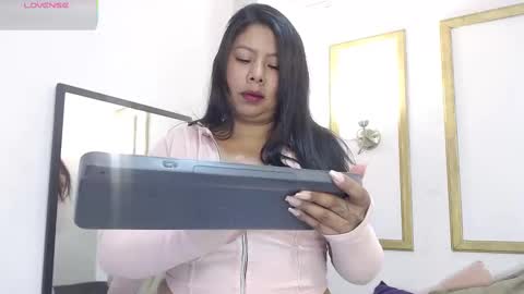 Luci online show from 10/06/25, 07:33