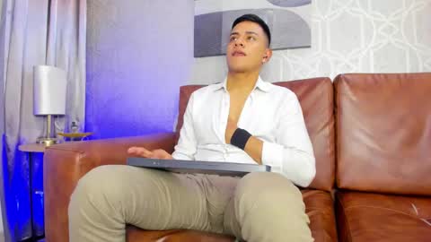 Snapshot of lucii_fer_ chatting on 12/31/24, 02:36 Leo online show from 12/31/24, 02:36