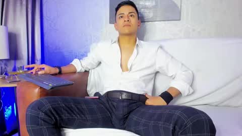 Snapshot of lucii_fer_ chatting on 01/08/25, 02:03 Leo online show from 01/08/25, 02:03