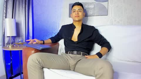 Snapshot of lucii_fer_ chatting on 01/11/25, 11:02 Leo online show from 01/11/25, 11:02