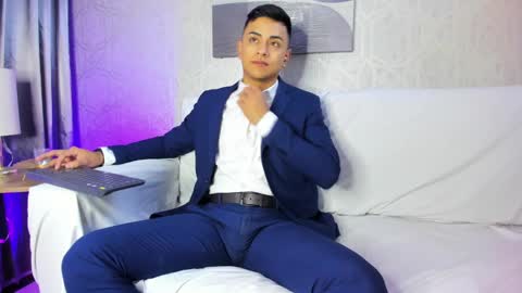 Snapshot of lucii_fer_ chatting on 01/12/25, 12:01 Leo online show from 01/12/25, 12:01