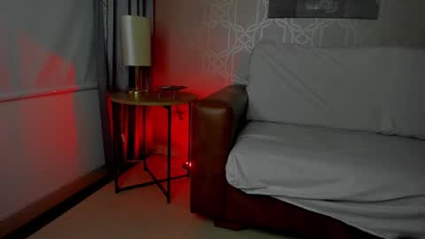 Snapshot of lucii_fer_ chatting on 02/25/25, 11:19 Leo online show from 02/25/25, 11:19